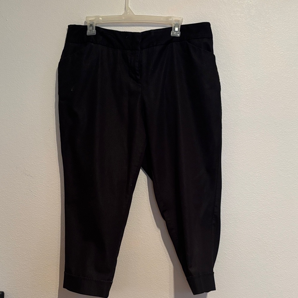Avenue Elegant Black Cropped Trousers